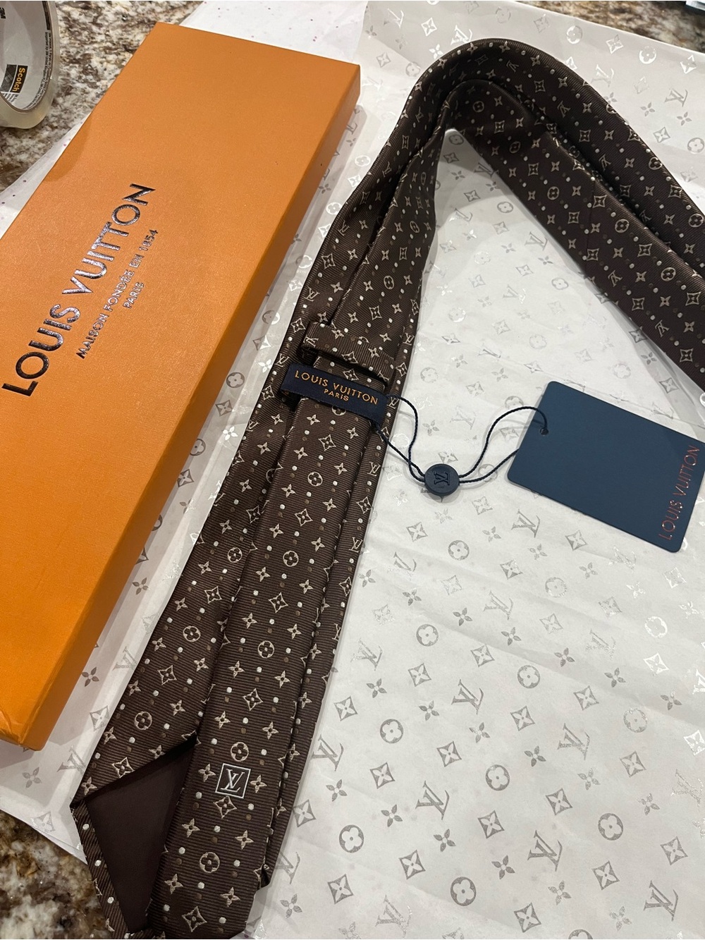 Louis Vuitton Brown and Ivory Monogram Silk Tie - Picture 3 of 3